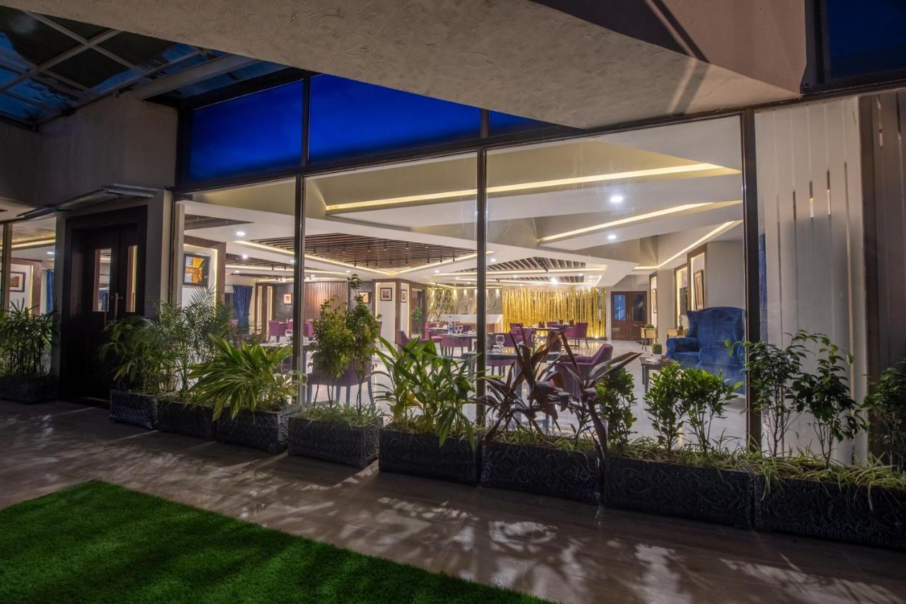 Legend Hotel Исламабад Экстерьер фото