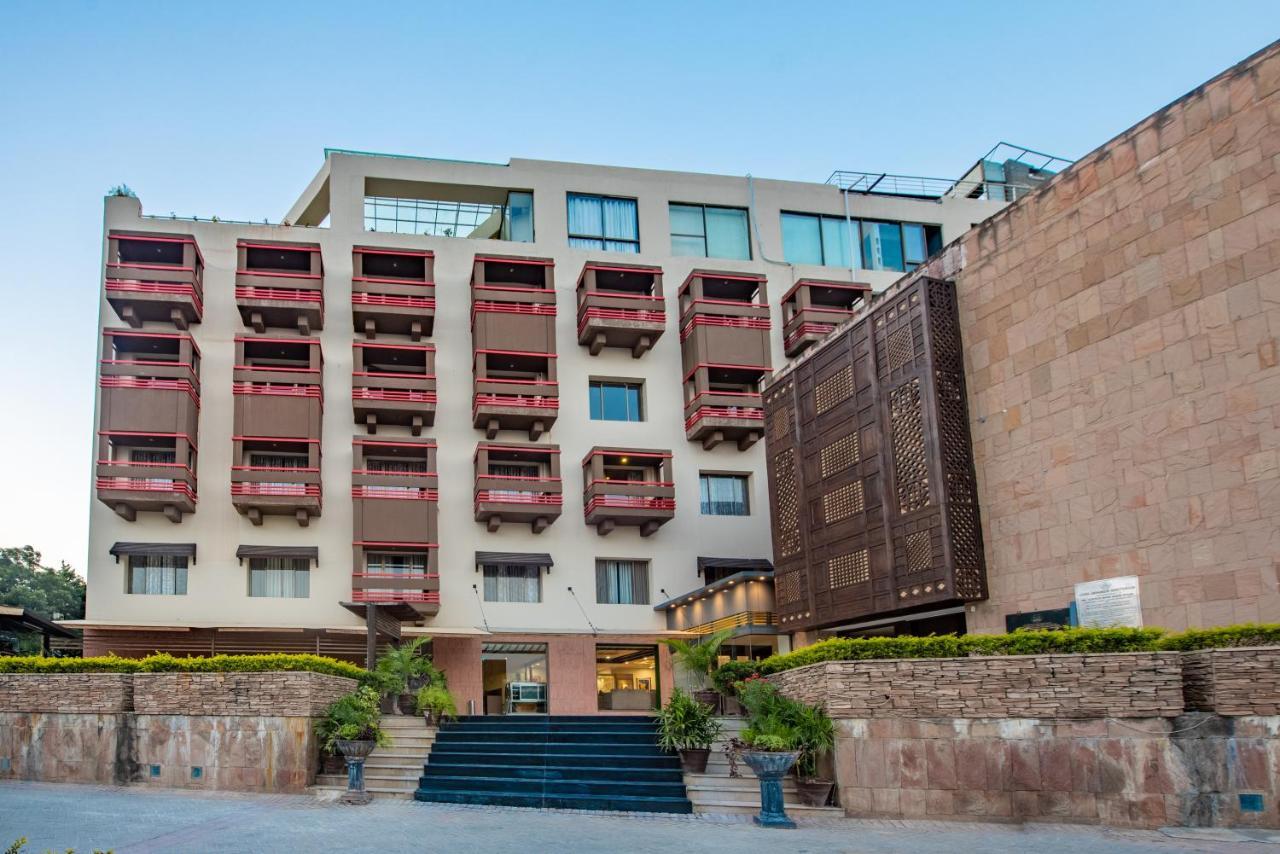 Legend Hotel Исламабад Экстерьер фото