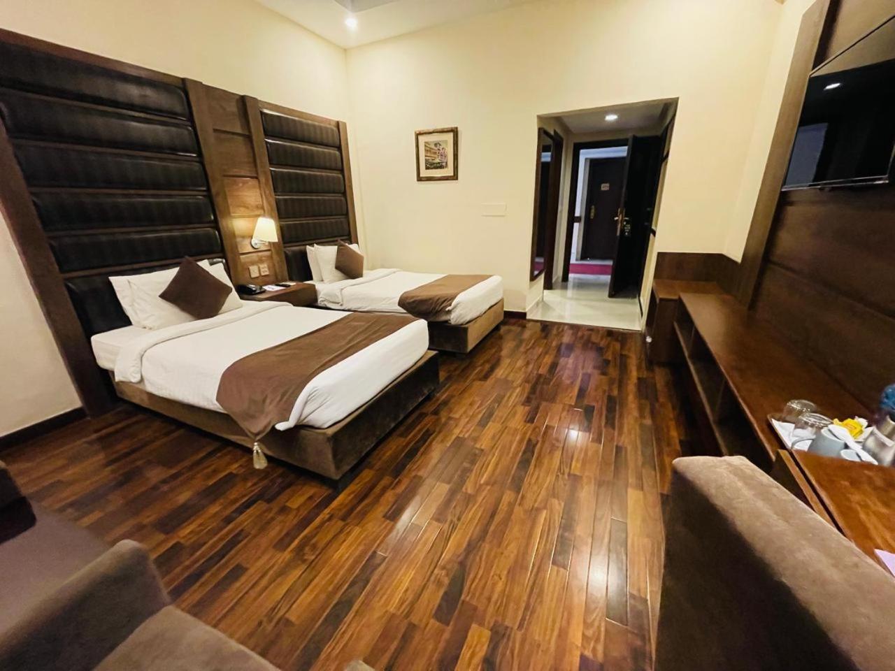 Legend Hotel Исламабад Экстерьер фото