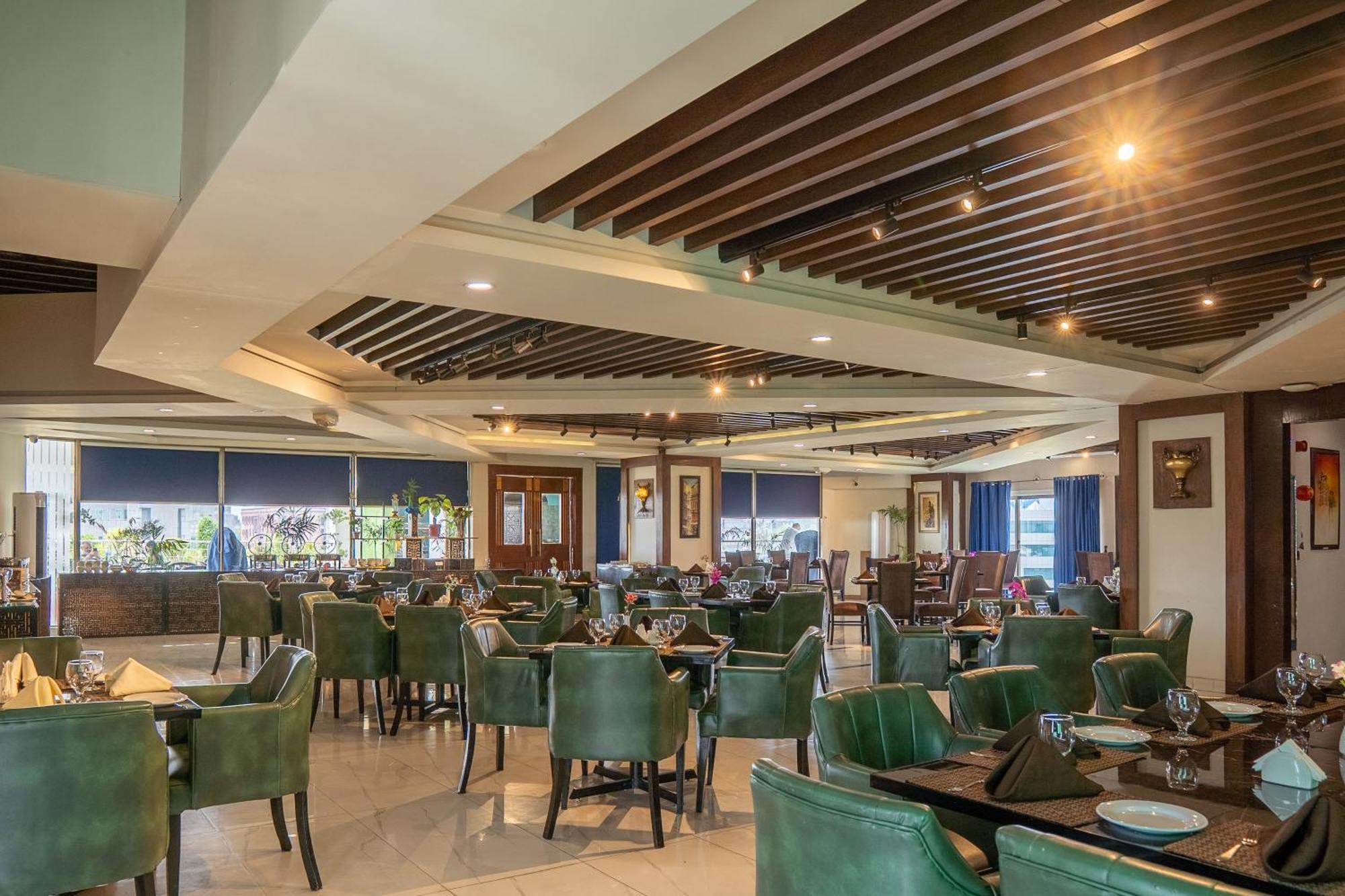 Legend Hotel Исламабад Экстерьер фото