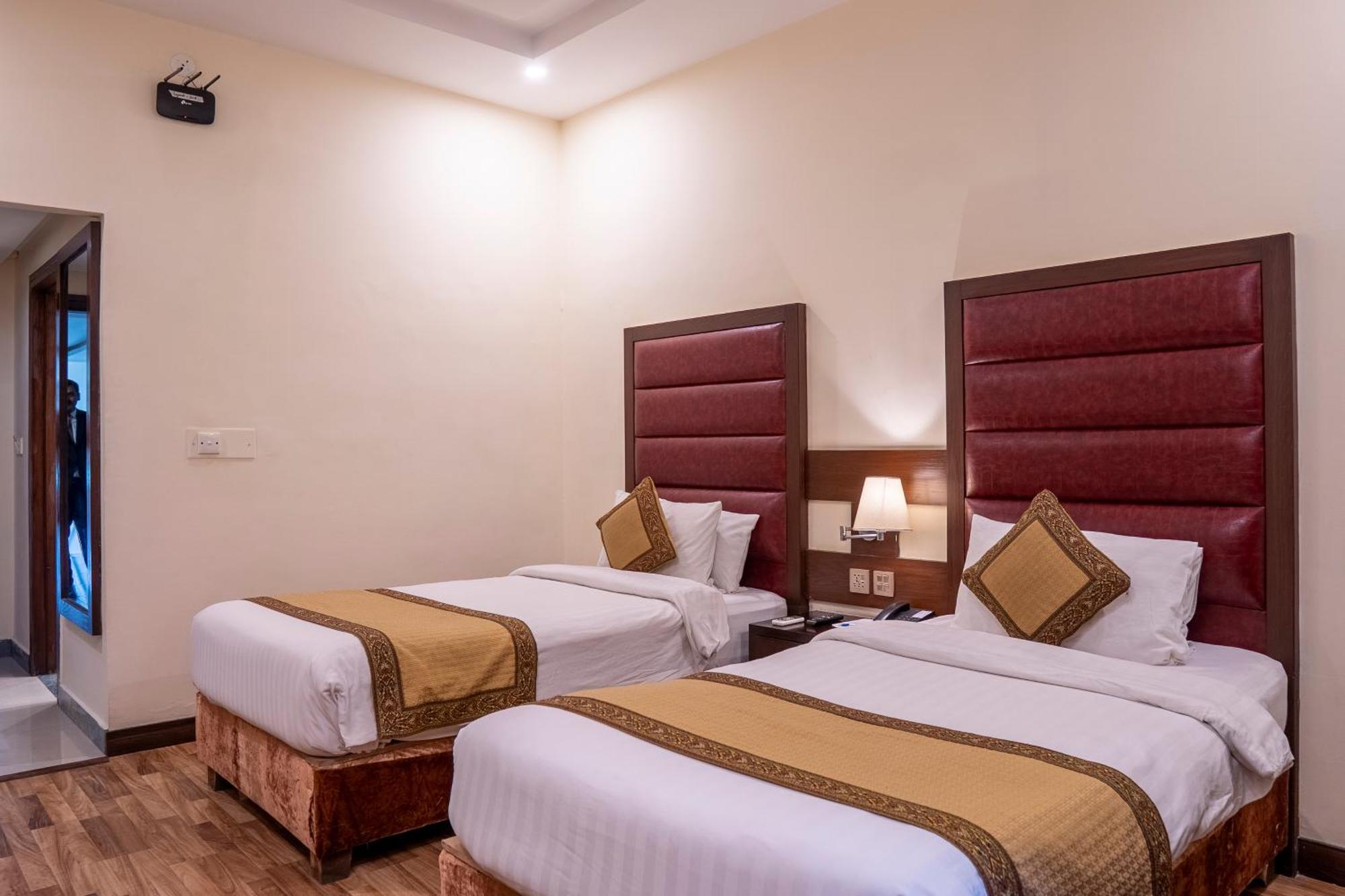 Legend Hotel Исламабад Экстерьер фото